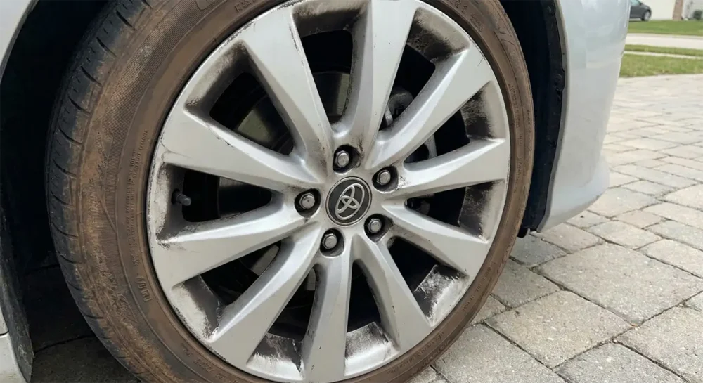 How to Maintain Your Wheels: A Real-World Testing Guide 3 A dirty wheel on my Toyota Camry, caked in brake dust and road grime before cleaning